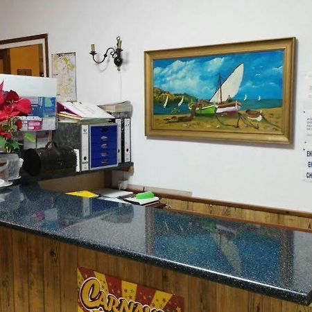 Hostal Creus Roses Exterior photo